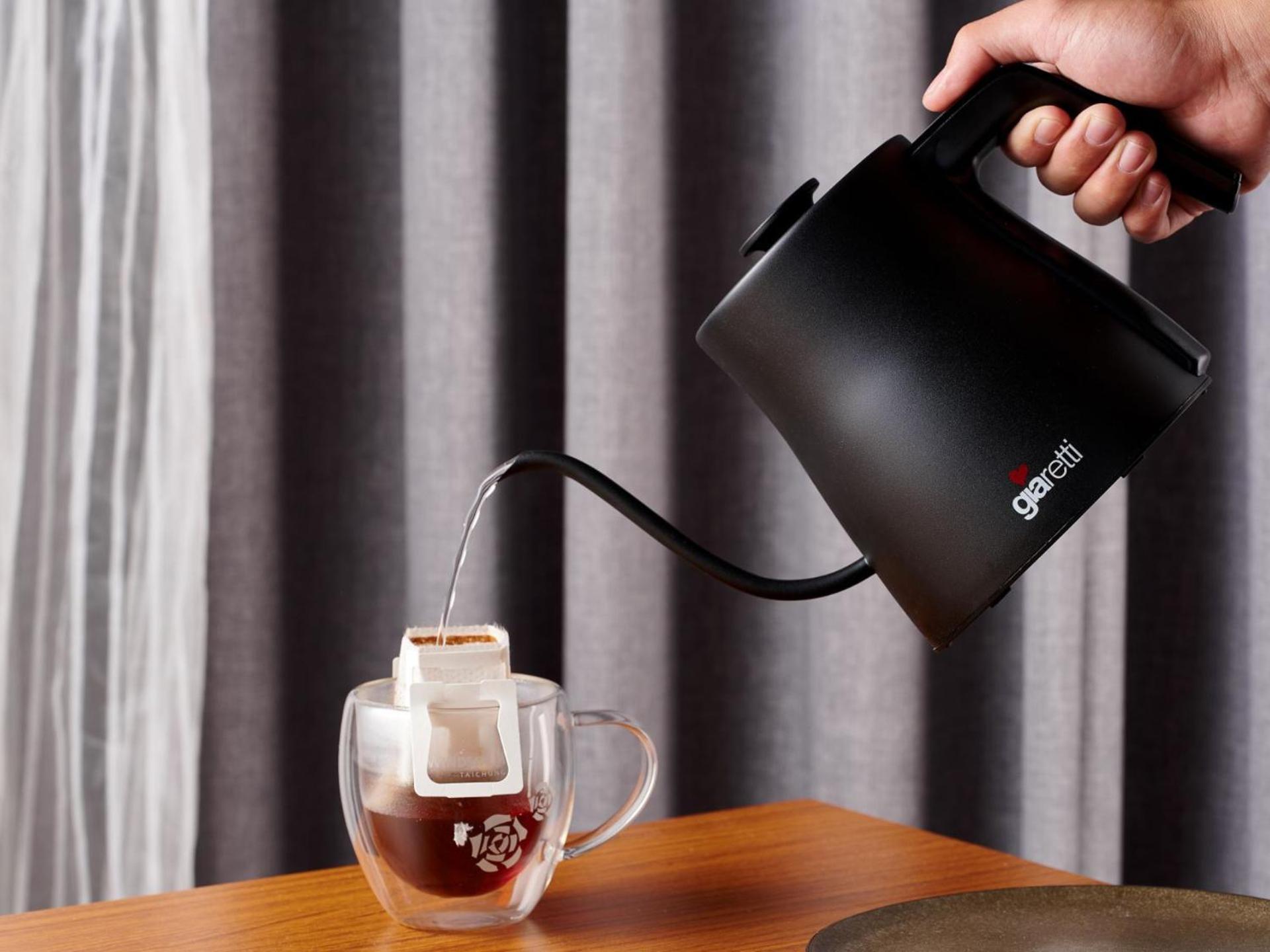 Windsor Hotel Taichung Exterior foto A kettle in use