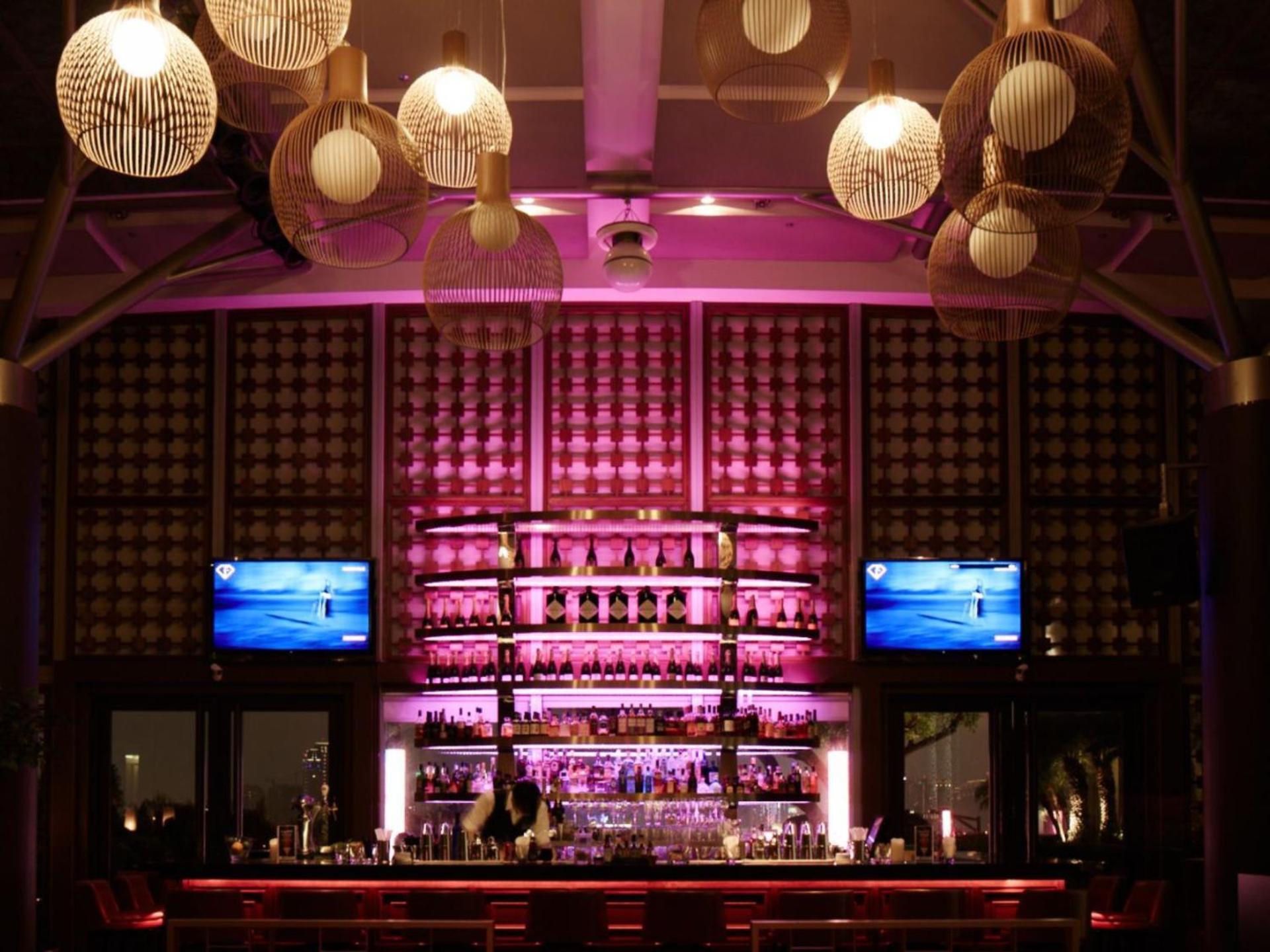 Windsor Hotel Taichung Exterior foto The bar at the nightclub
