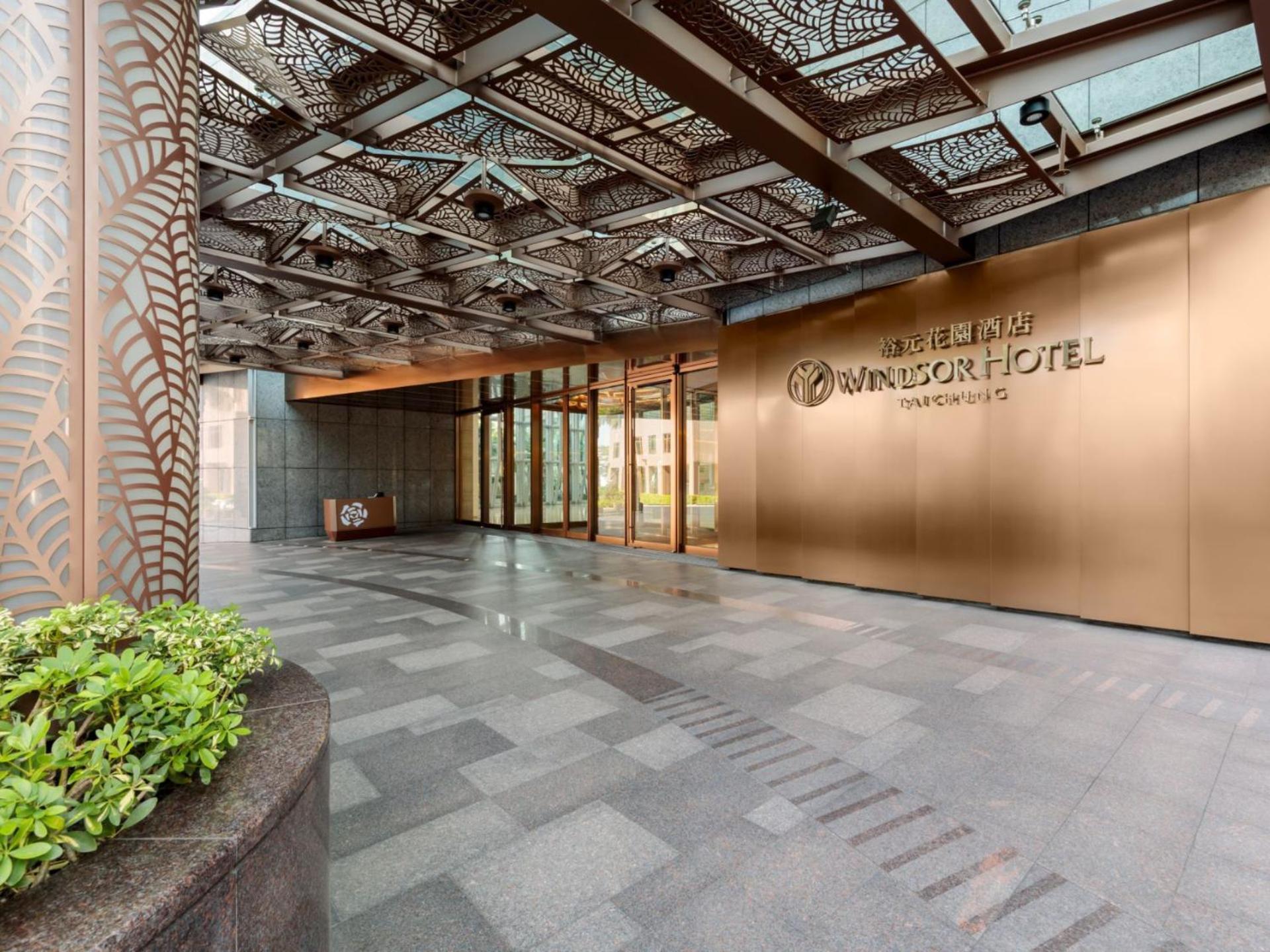 Windsor Hotel Taichung Exterior foto The hotel's entrance