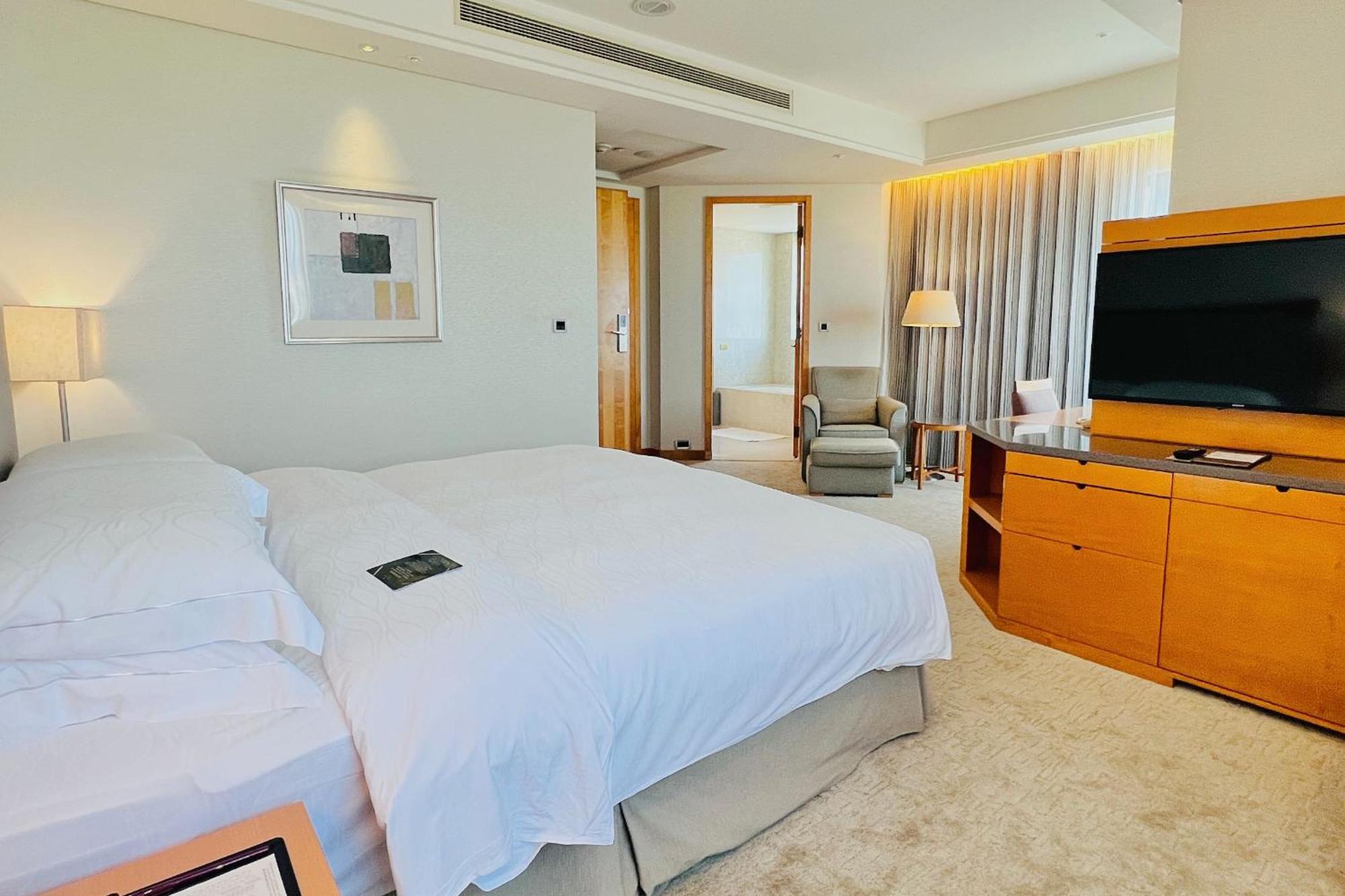 Windsor Hotel Taichung Quarto foto A room at the hotel